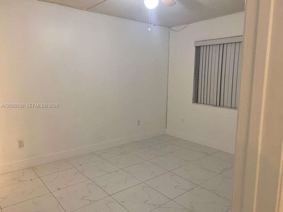 Active With Contract: $2,000 (2 beds, 2 baths, 750 Square Feet)