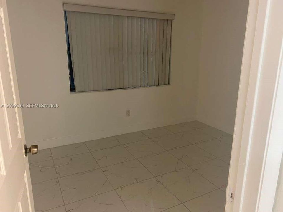 Active With Contract: $2,000 (2 beds, 2 baths, 750 Square Feet)