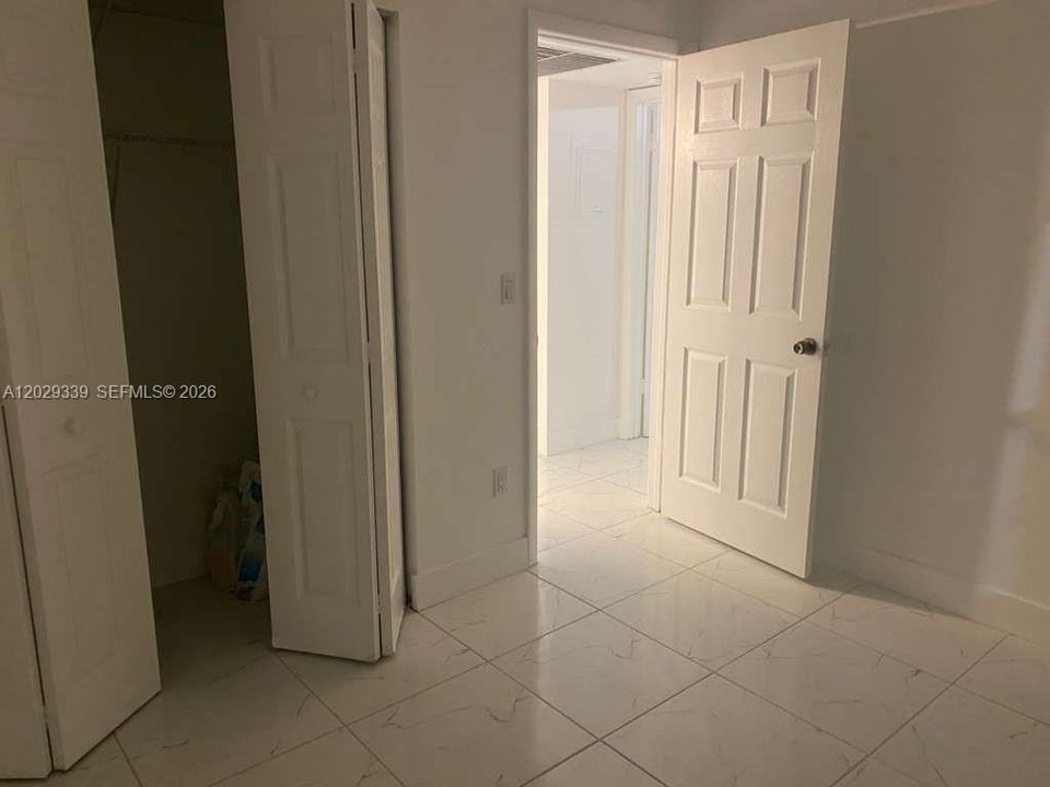 Active With Contract: $2,000 (2 beds, 2 baths, 750 Square Feet)