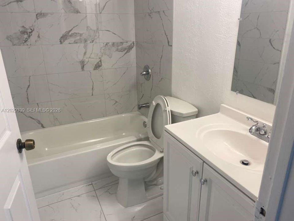 Active With Contract: $2,000 (2 beds, 2 baths, 750 Square Feet)