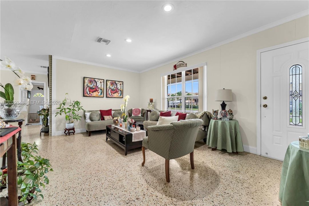 For Sale: $799,999 (4 beds, 3 baths, 1560 Square Feet)