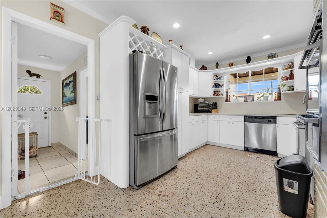 For Sale: $799,999 (4 beds, 3 baths, 1560 Square Feet)
