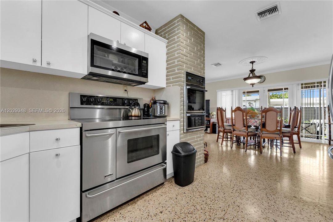 For Sale: $799,999 (4 beds, 3 baths, 1560 Square Feet)