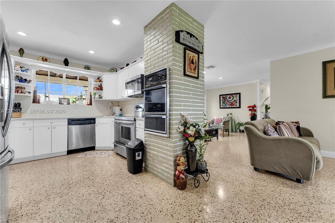 For Sale: $799,999 (4 beds, 3 baths, 1560 Square Feet)