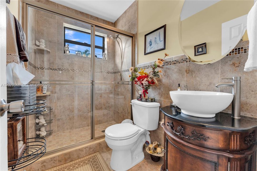 For Sale: $799,999 (4 beds, 3 baths, 1560 Square Feet)