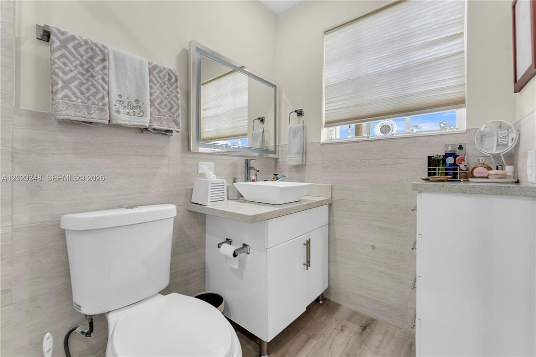 For Sale: $799,999 (4 beds, 3 baths, 1560 Square Feet)