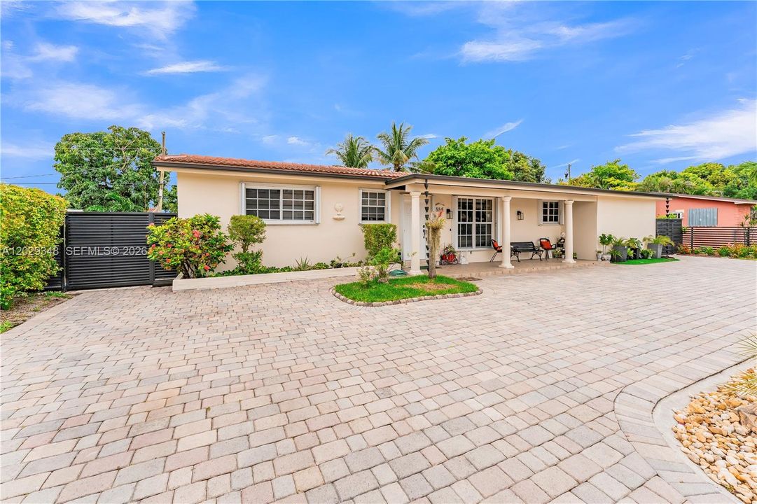 For Sale: $799,999 (4 beds, 3 baths, 1560 Square Feet)