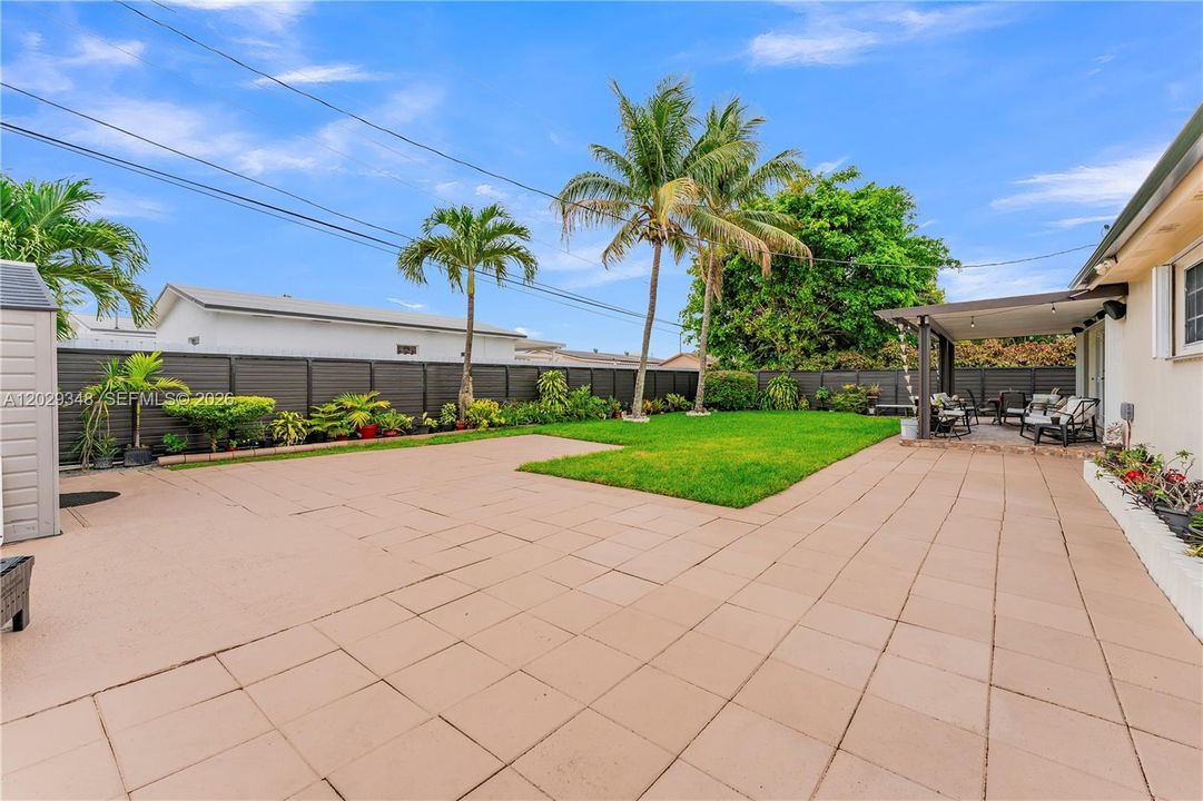 For Sale: $799,999 (4 beds, 3 baths, 1560 Square Feet)