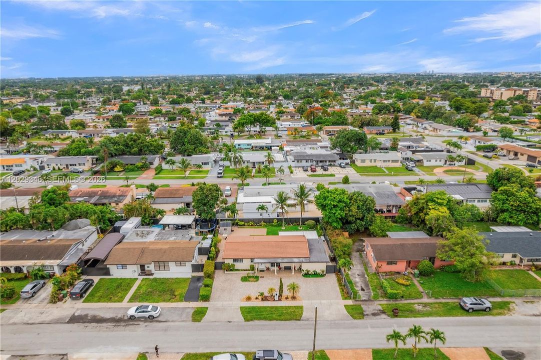For Sale: $799,999 (4 beds, 3 baths, 1560 Square Feet)