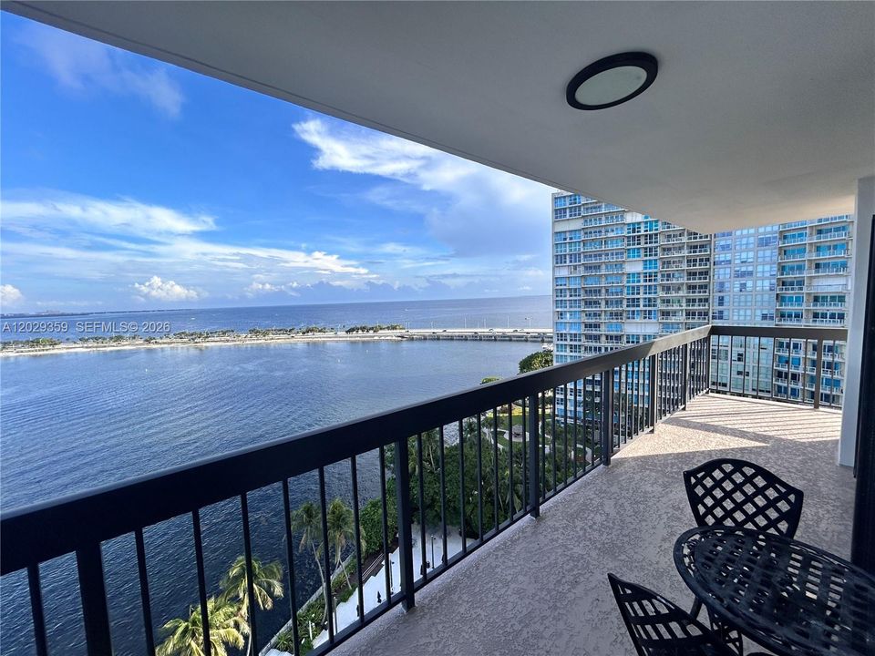 For Sale: $850,000 (2 beds, 2 baths, 1460 Square Feet)