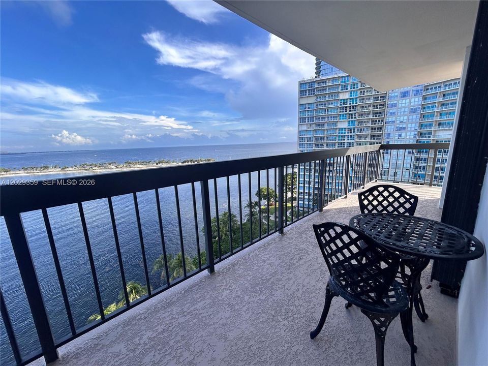 For Sale: $850,000 (2 beds, 2 baths, 1460 Square Feet)