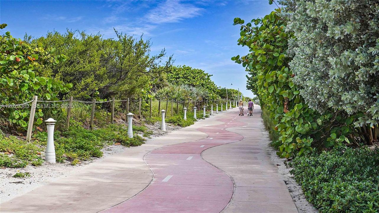 For Sale: $439,000 (1 beds, 1 baths, 873 Square Feet)