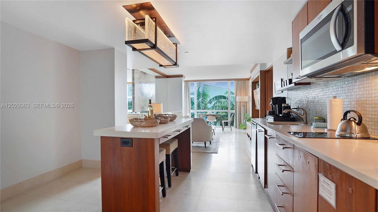 For Sale: $439,000 (1 beds, 1 baths, 873 Square Feet)