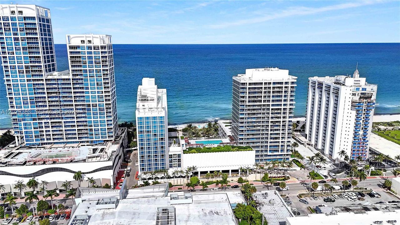 For Sale: $439,000 (1 beds, 1 baths, 873 Square Feet)