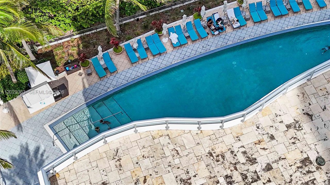 For Sale: $439,000 (1 beds, 1 baths, 873 Square Feet)