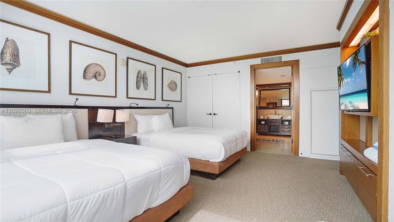 For Sale: $439,000 (1 beds, 1 baths, 873 Square Feet)