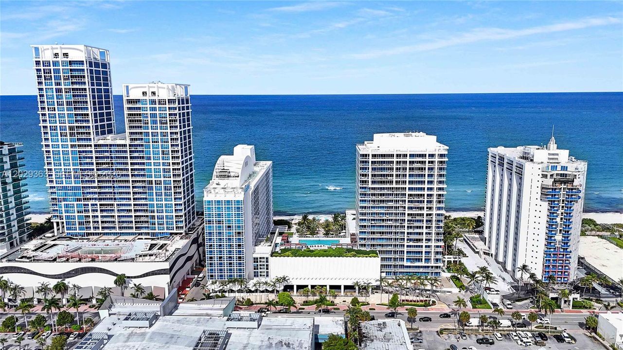 For Sale: $439,000 (1 beds, 1 baths, 873 Square Feet)