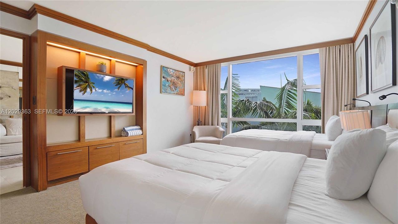 For Sale: $439,000 (1 beds, 1 baths, 873 Square Feet)