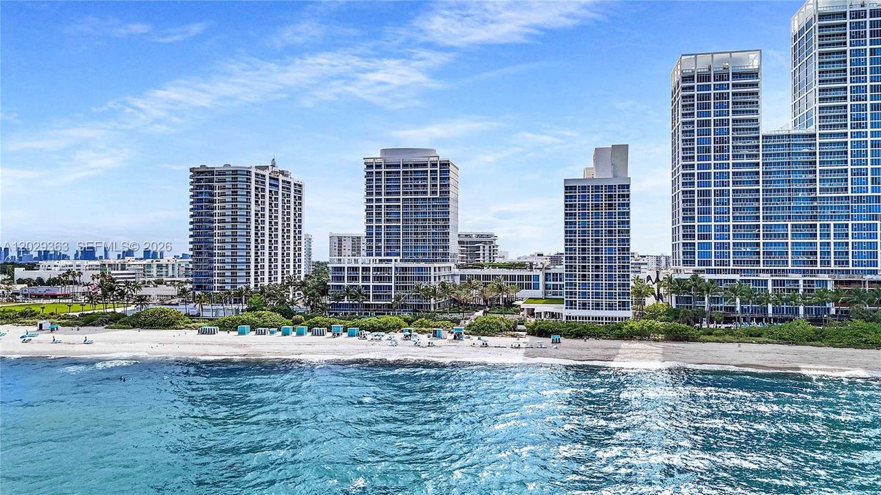 For Sale: $439,000 (1 beds, 1 baths, 873 Square Feet)