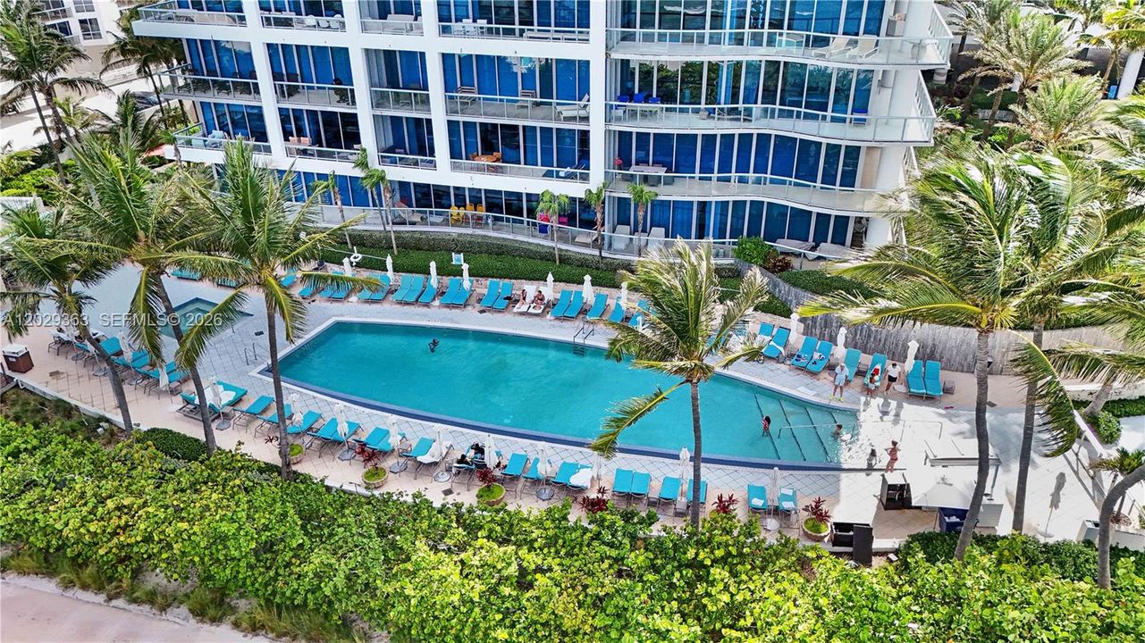 For Sale: $439,000 (1 beds, 1 baths, 873 Square Feet)