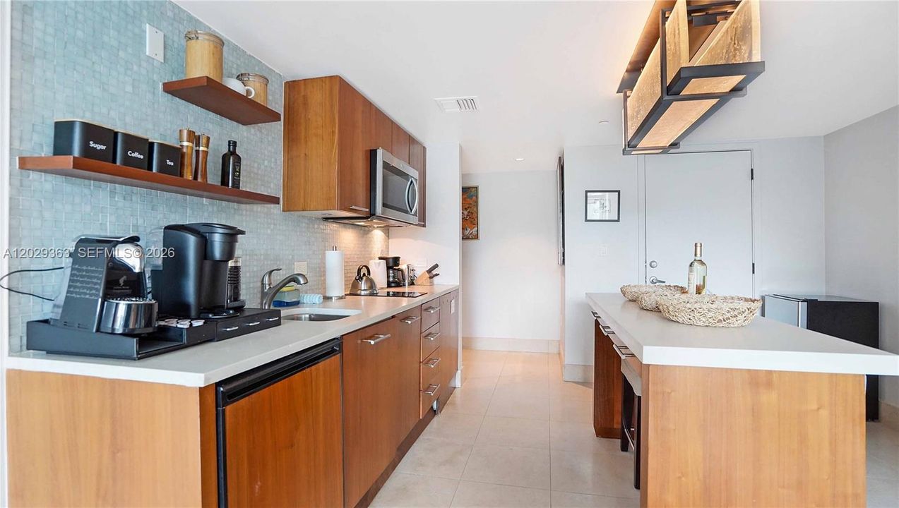 For Sale: $439,000 (1 beds, 1 baths, 873 Square Feet)