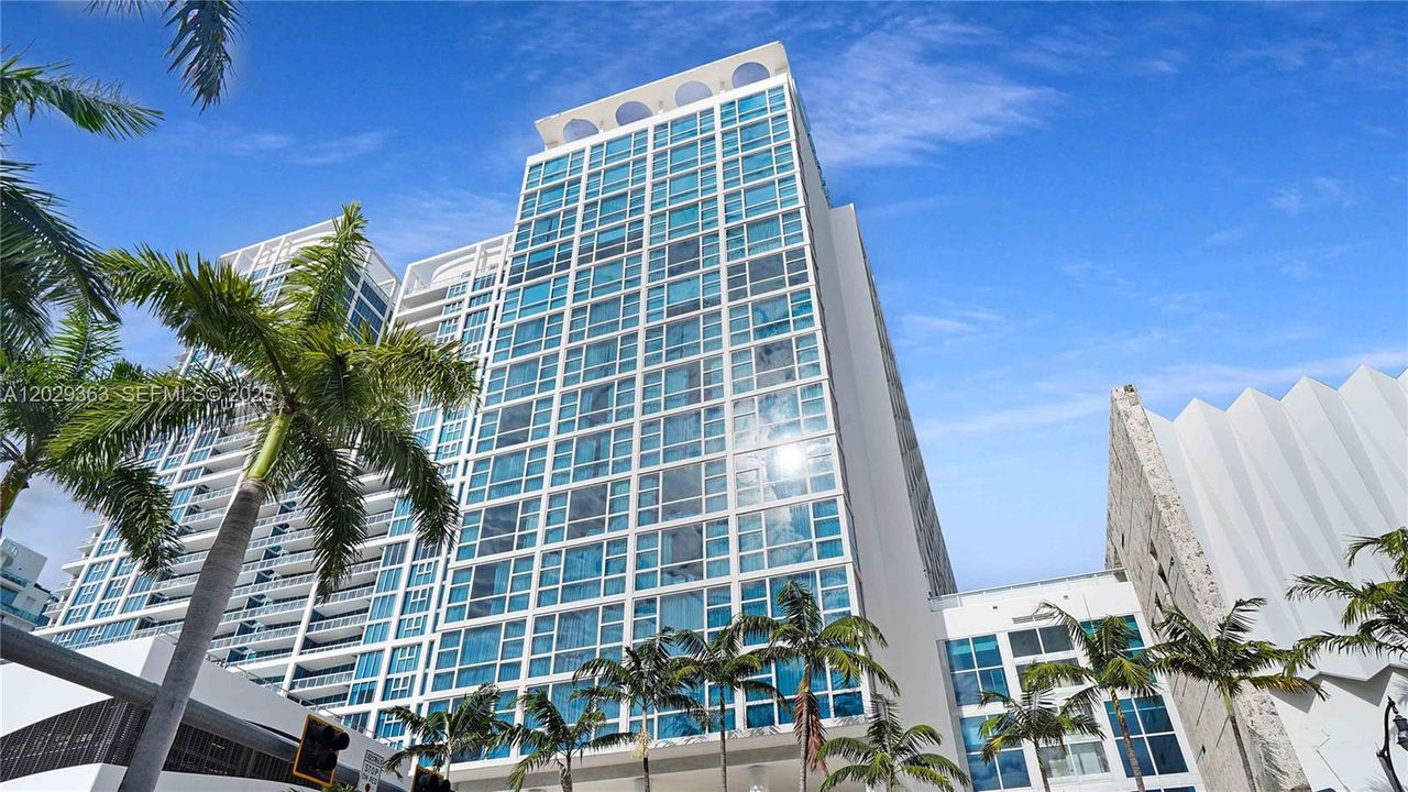 For Sale: $439,000 (1 beds, 1 baths, 873 Square Feet)