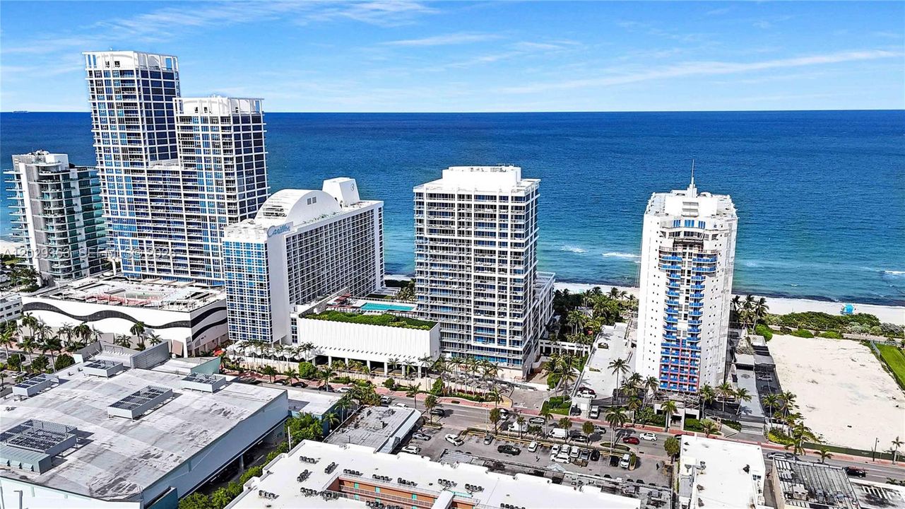 For Sale: $439,000 (1 beds, 1 baths, 873 Square Feet)