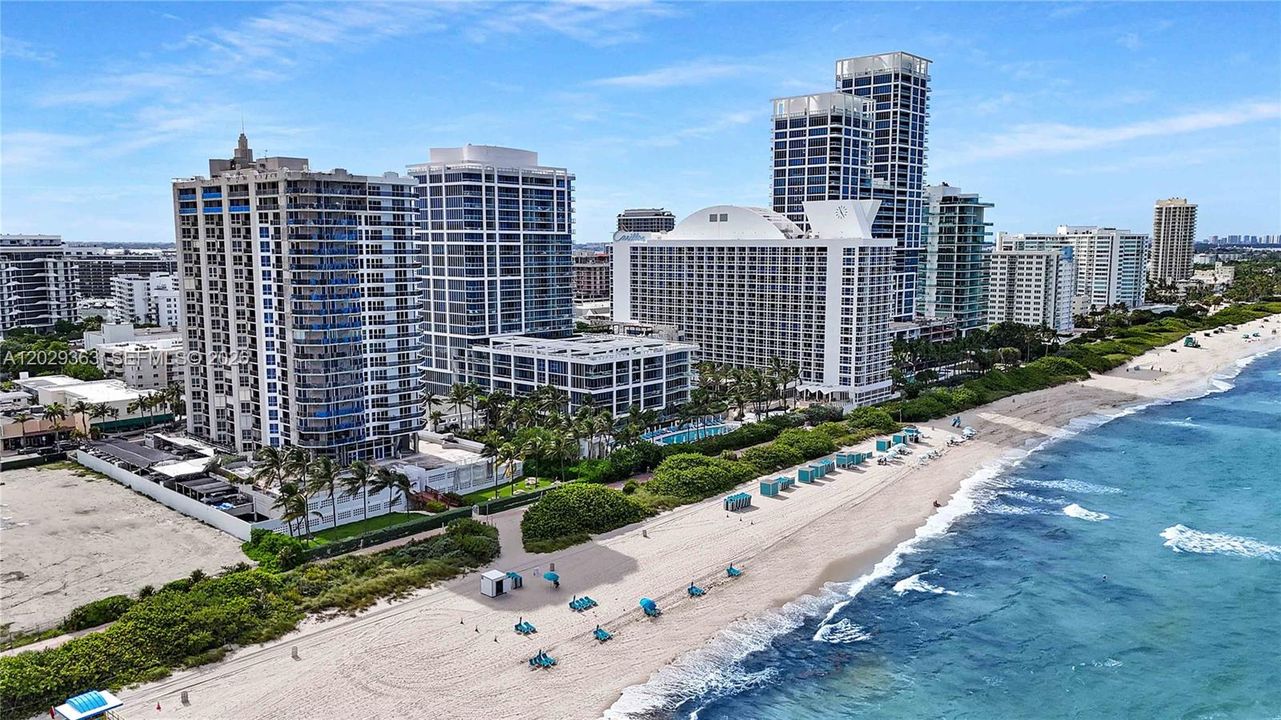 For Sale: $439,000 (1 beds, 1 baths, 873 Square Feet)