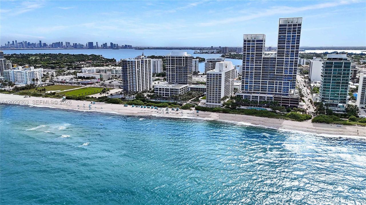 For Sale: $439,000 (1 beds, 1 baths, 873 Square Feet)