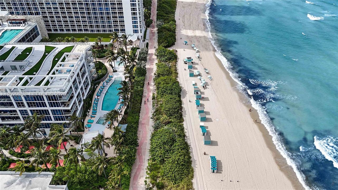 For Sale: $439,000 (1 beds, 1 baths, 873 Square Feet)