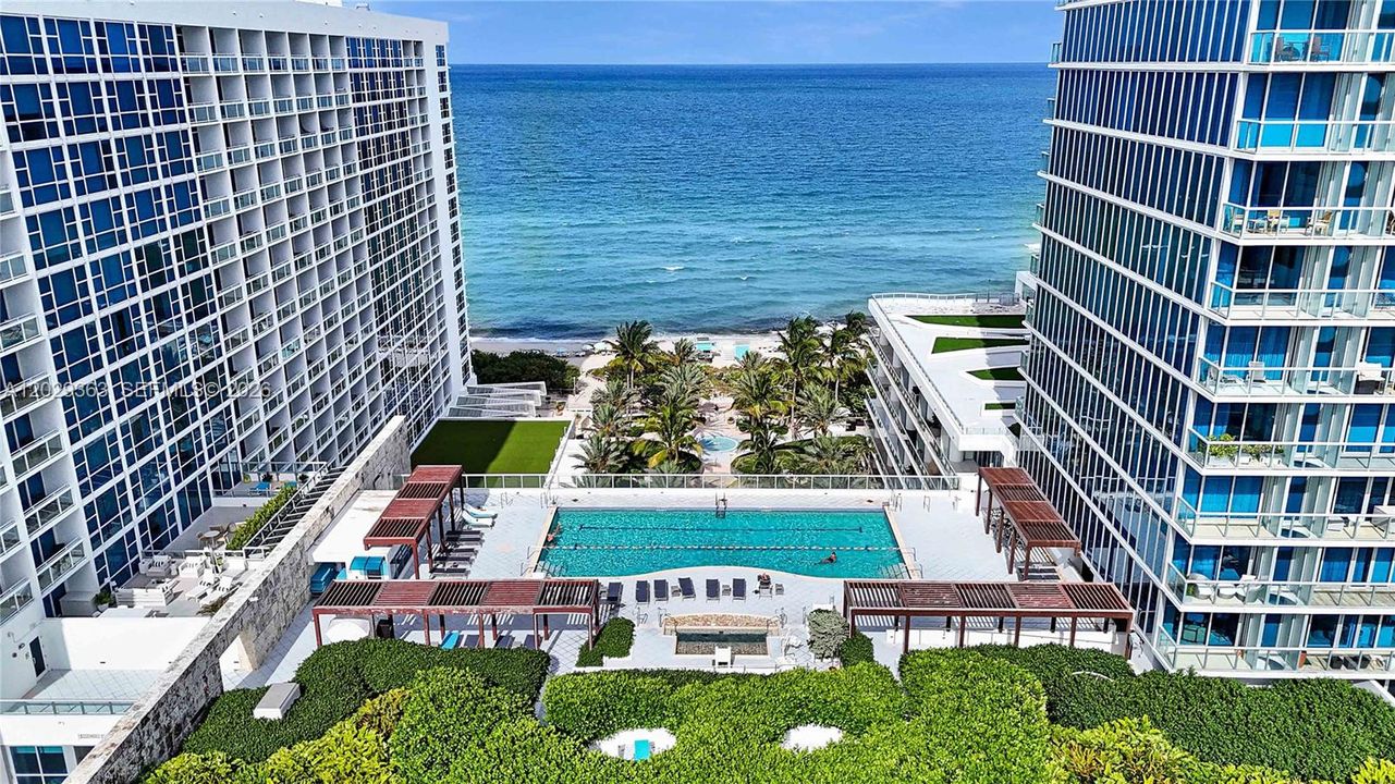 For Sale: $439,000 (1 beds, 1 baths, 873 Square Feet)