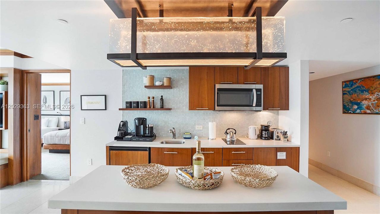 For Sale: $439,000 (1 beds, 1 baths, 873 Square Feet)