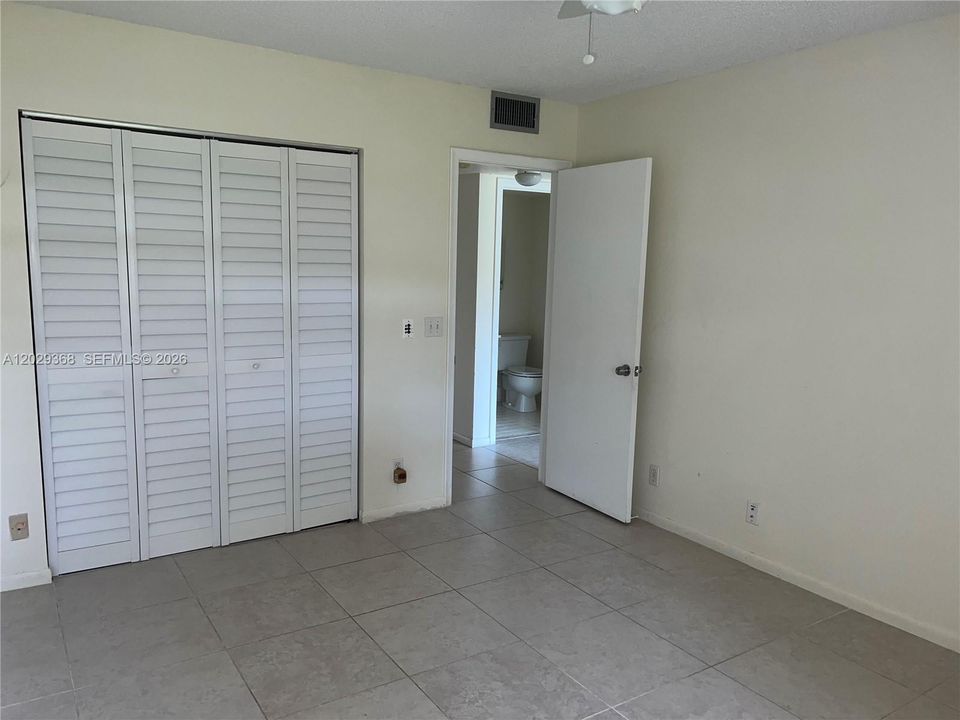 For Sale: $200,000 (2 beds, 1 baths, 953 Square Feet)