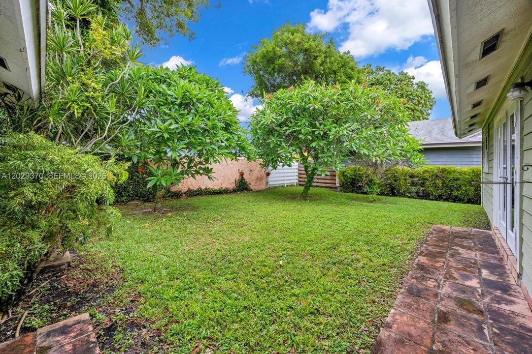 For Sale: $550,000 (4 beds, 2 baths, 1799 Square Feet)