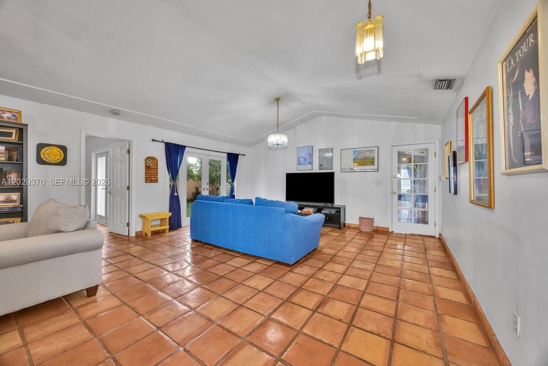 For Sale: $550,000 (4 beds, 2 baths, 1799 Square Feet)
