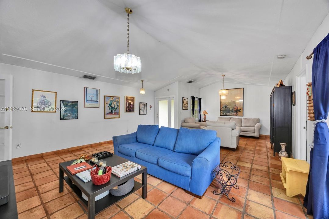 For Sale: $550,000 (4 beds, 2 baths, 1799 Square Feet)