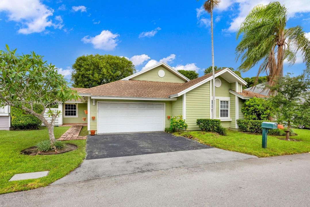 For Sale: $550,000 (4 beds, 2 baths, 1799 Square Feet)