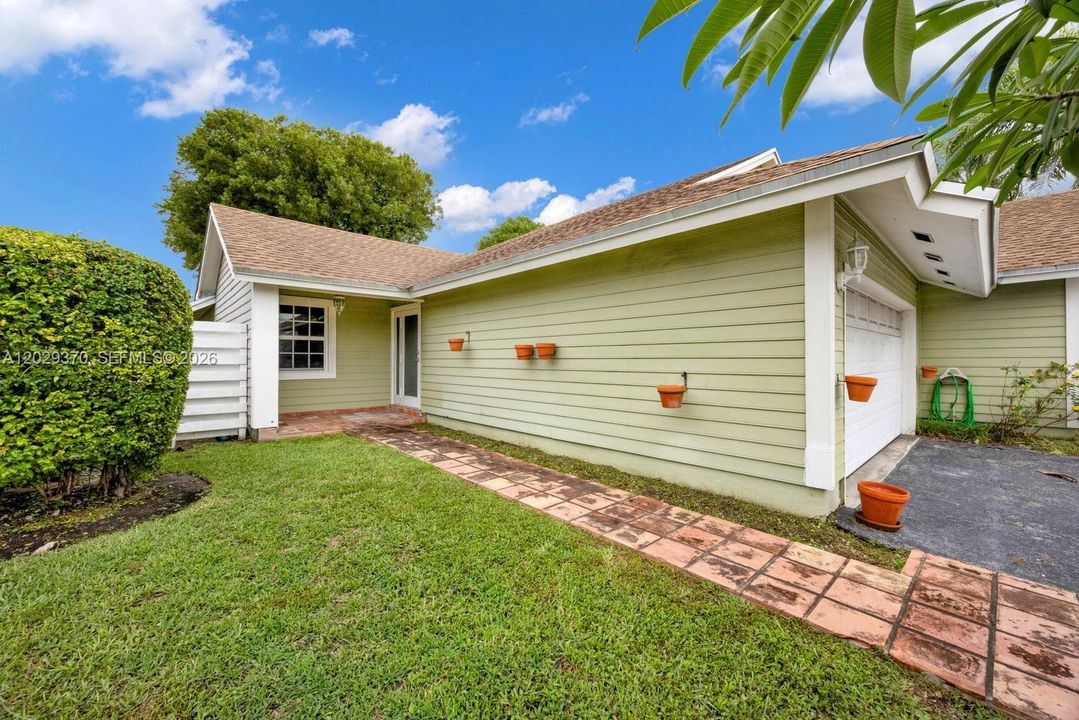 For Sale: $550,000 (4 beds, 2 baths, 1799 Square Feet)