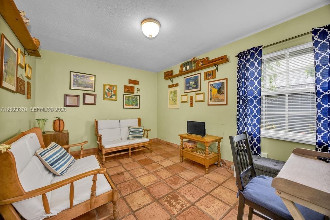 For Sale: $550,000 (4 beds, 2 baths, 1799 Square Feet)