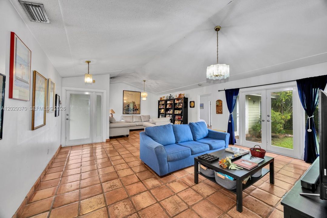 For Sale: $550,000 (4 beds, 2 baths, 1799 Square Feet)