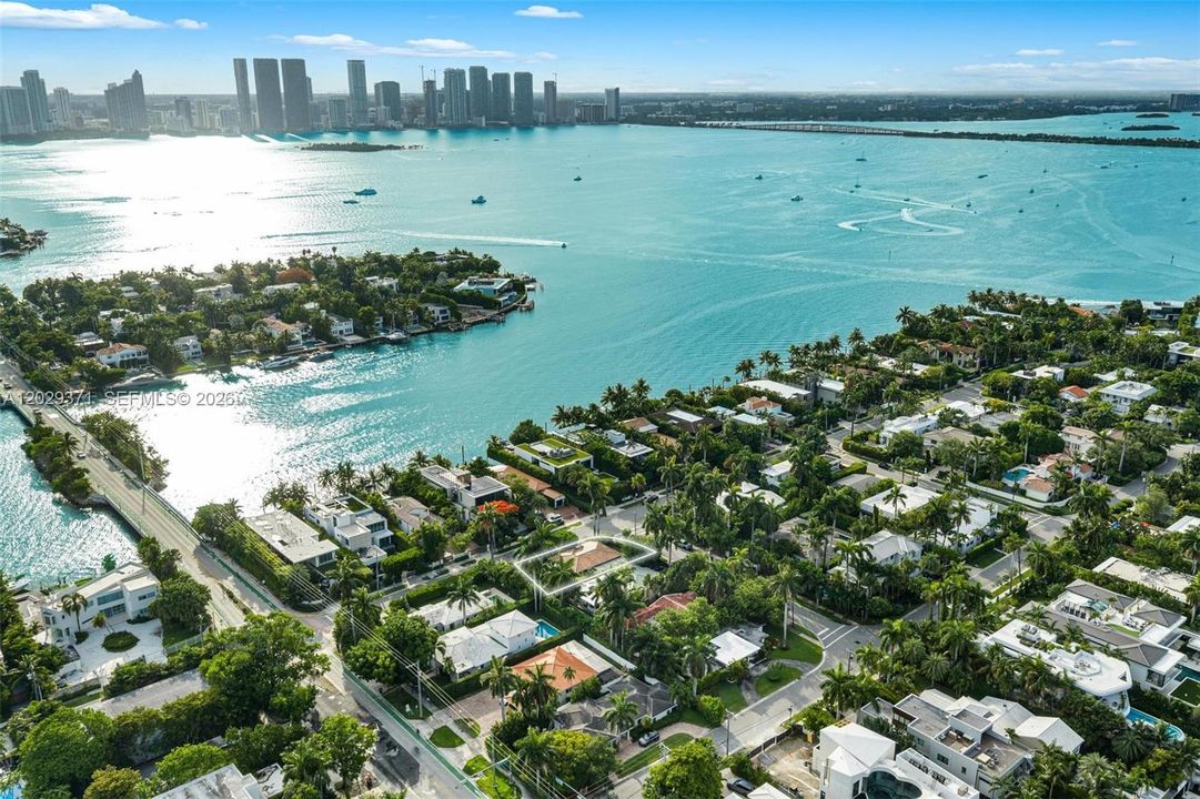 Active With Contract: $2,999,000 (3 beds, 3 baths, 1693 Square Feet)