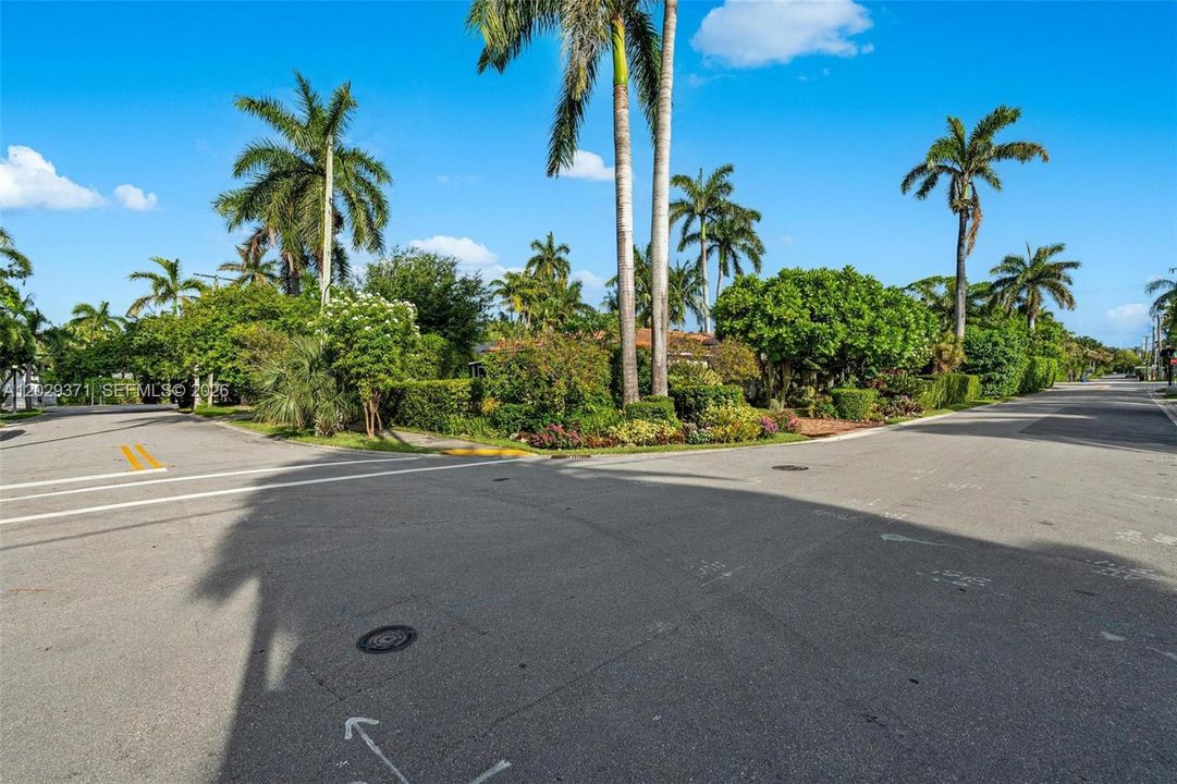 Active With Contract: $2,999,000 (3 beds, 3 baths, 1693 Square Feet)