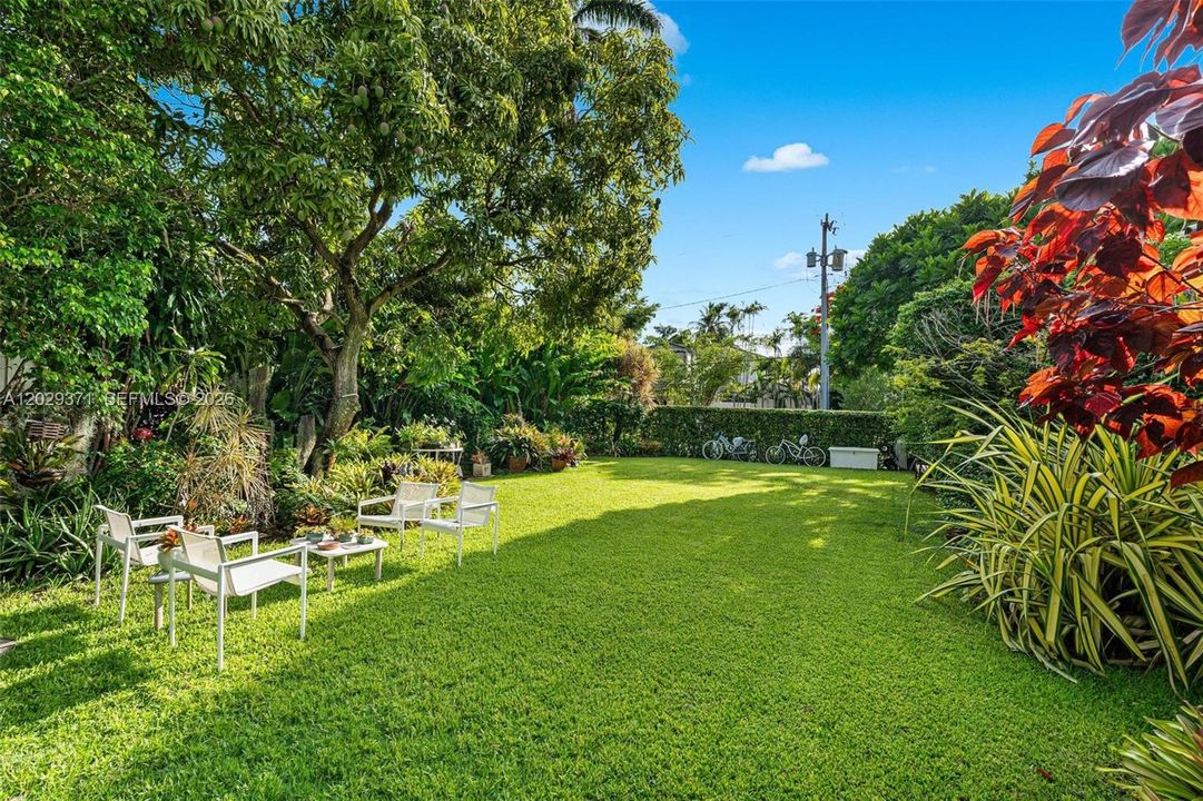 Active With Contract: $2,999,000 (3 beds, 3 baths, 1693 Square Feet)