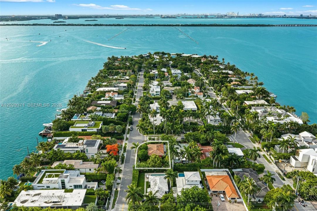 Active With Contract: $2,999,000 (3 beds, 3 baths, 1693 Square Feet)