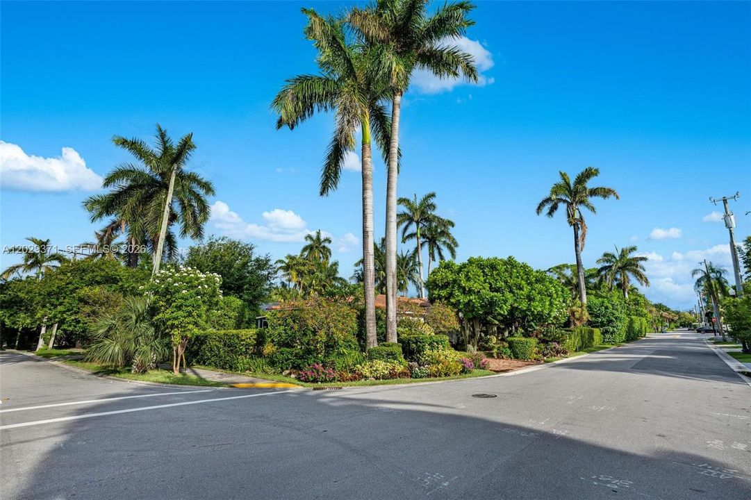 Active With Contract: $2,999,000 (3 beds, 3 baths, 1693 Square Feet)