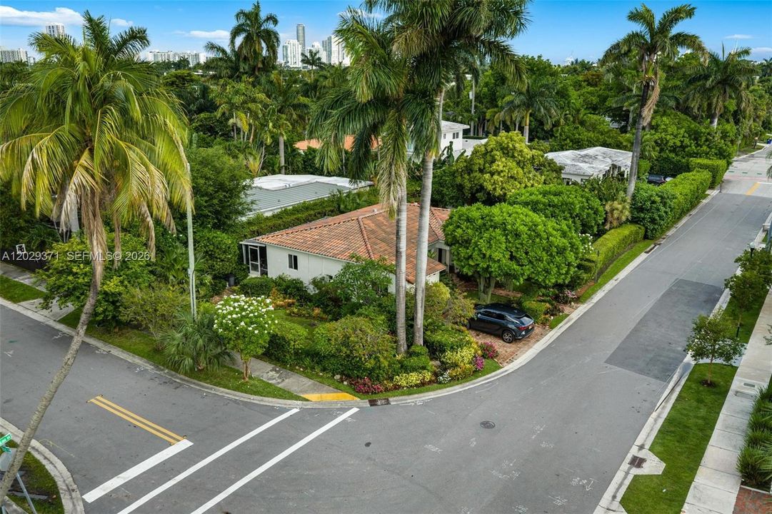 Active With Contract: $2,999,000 (3 beds, 3 baths, 1693 Square Feet)