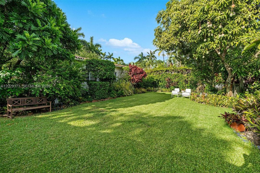 Active With Contract: $2,999,000 (3 beds, 3 baths, 1693 Square Feet)