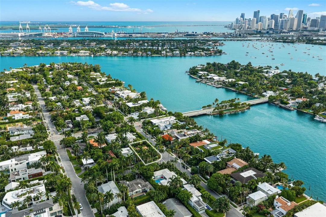 Active With Contract: $2,999,000 (3 beds, 3 baths, 1693 Square Feet)