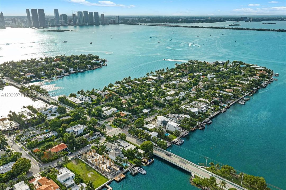 Active With Contract: $2,999,000 (3 beds, 3 baths, 1693 Square Feet)