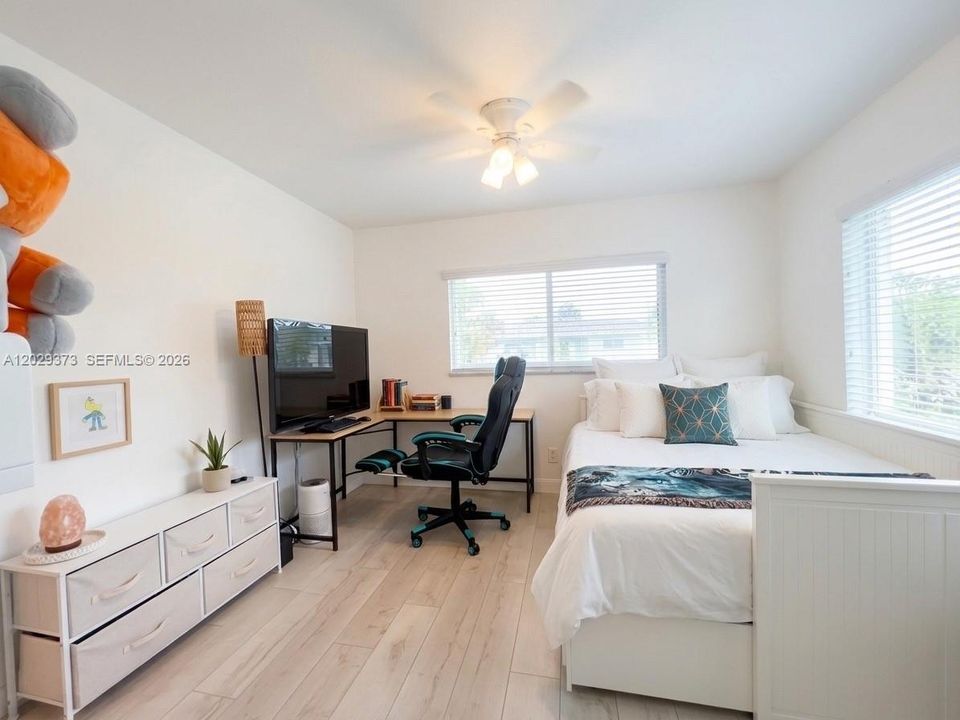 For Sale: $520,000 (3 beds, 2 baths, 1294 Square Feet)
